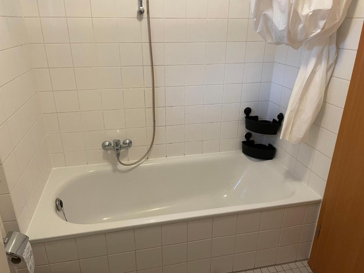 Ferienwohnung Mit 2 Zimmer, Kueche, Bad, In 사르브루켄 외부 사진