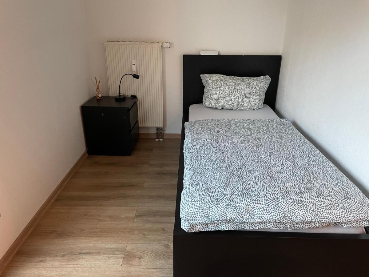 Ferienwohnung Mit 2 Zimmer, Kueche, Bad, In 사르브루켄 외부 사진